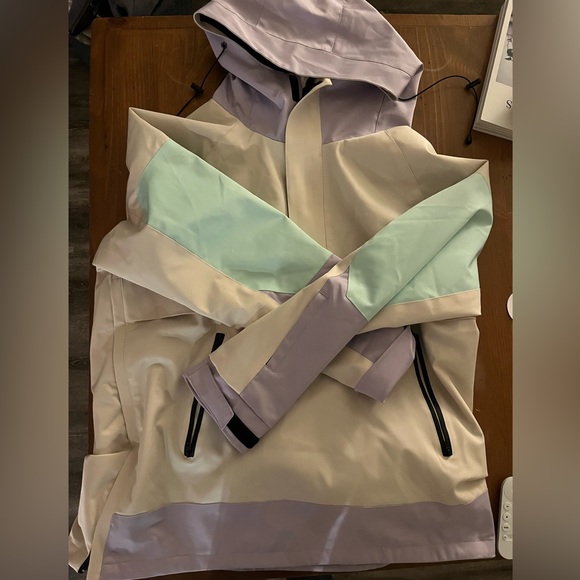 COPY - Woman’s full ski/snowboard jacket. Size medium, fits oversize. Very warm. - Picture 4 of 12